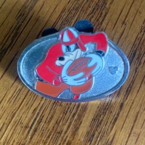 DISNEY WDW - 2013 Hidden Mickey Series - Sport Goofy -Football
